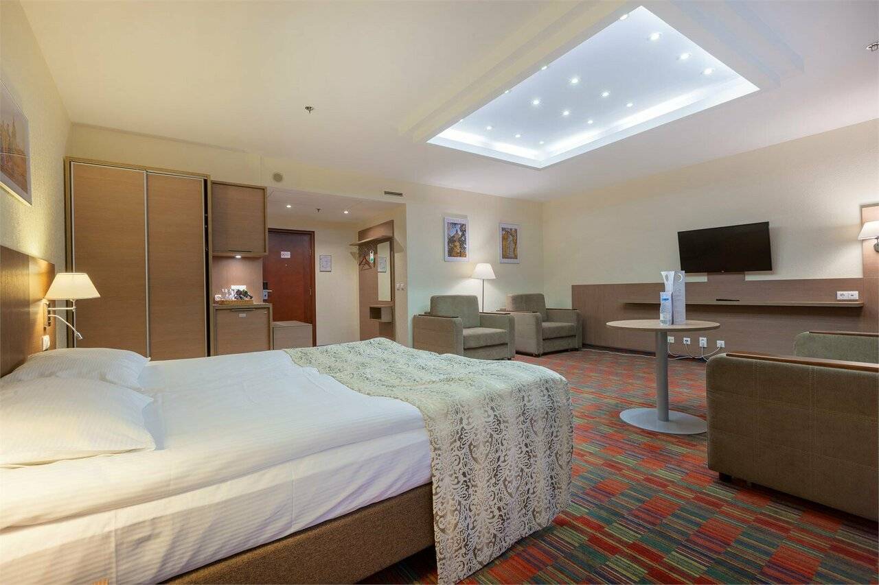 Фотографии номера Полулюкс в Гостинице Амбассадор Санкт-Петербург