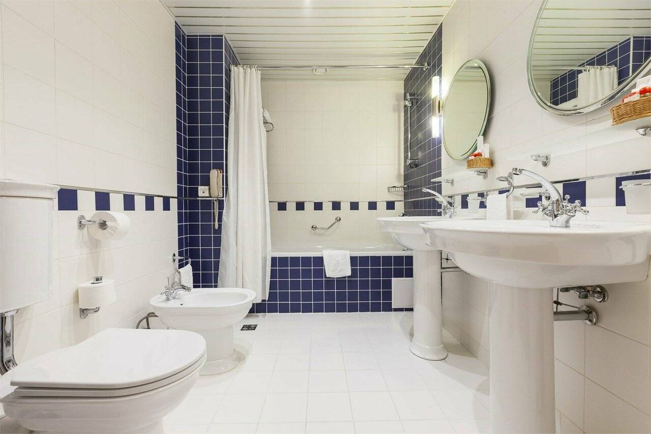 Фотографии номера Люкс в Гостинице Амбассадор Санкт-Петербург