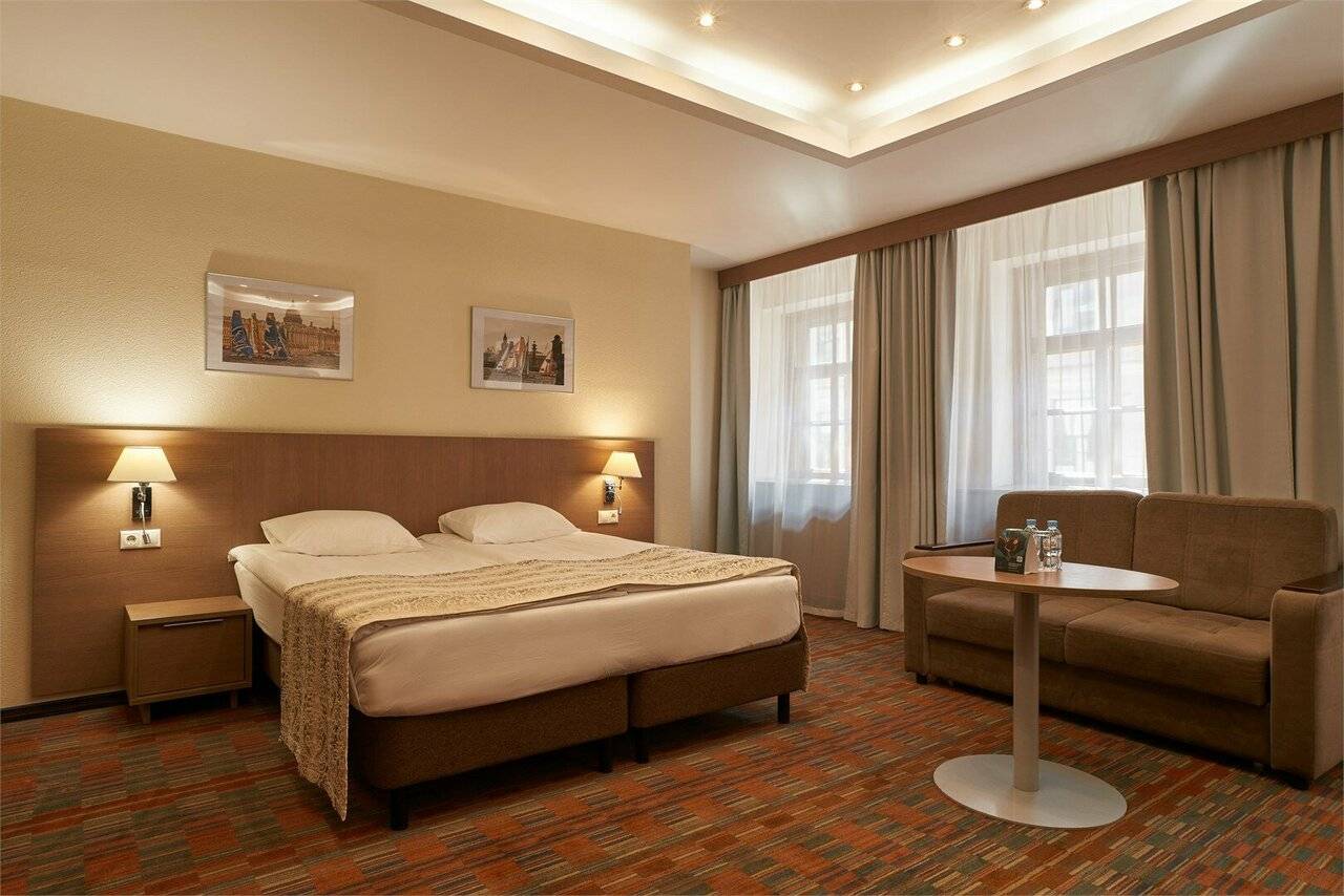 Фотографии номера Полулюкс в Гостинице Амбассадор Санкт-Петербург