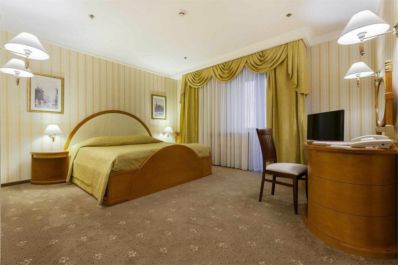 Фотографии номера Люкс в Гостинице Амбассадор Санкт-Петербург