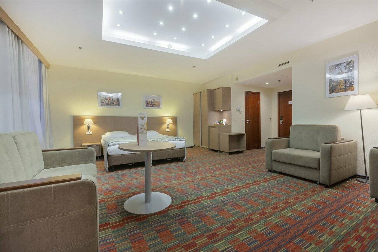 Фотографии номера Полулюкс в Гостинице Амбассадор Санкт-Петербург