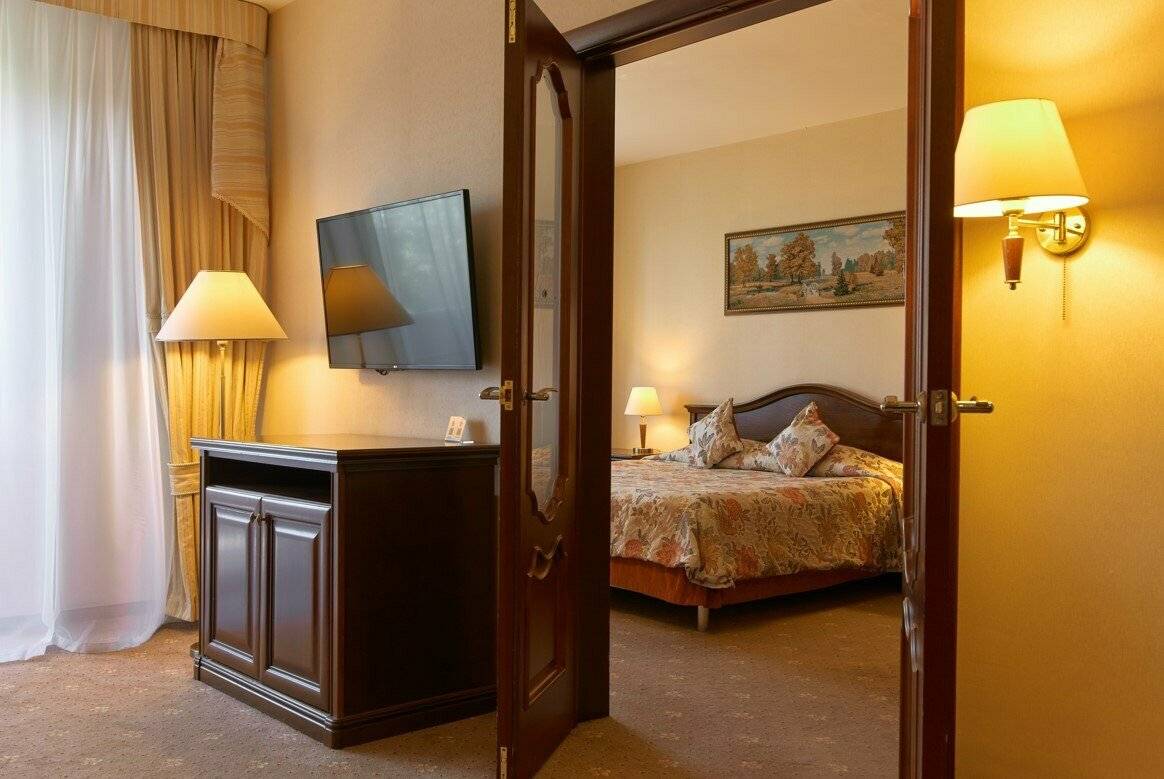 Фотографии номера Люкс в Гостинице Амбассадор Санкт-Петербург