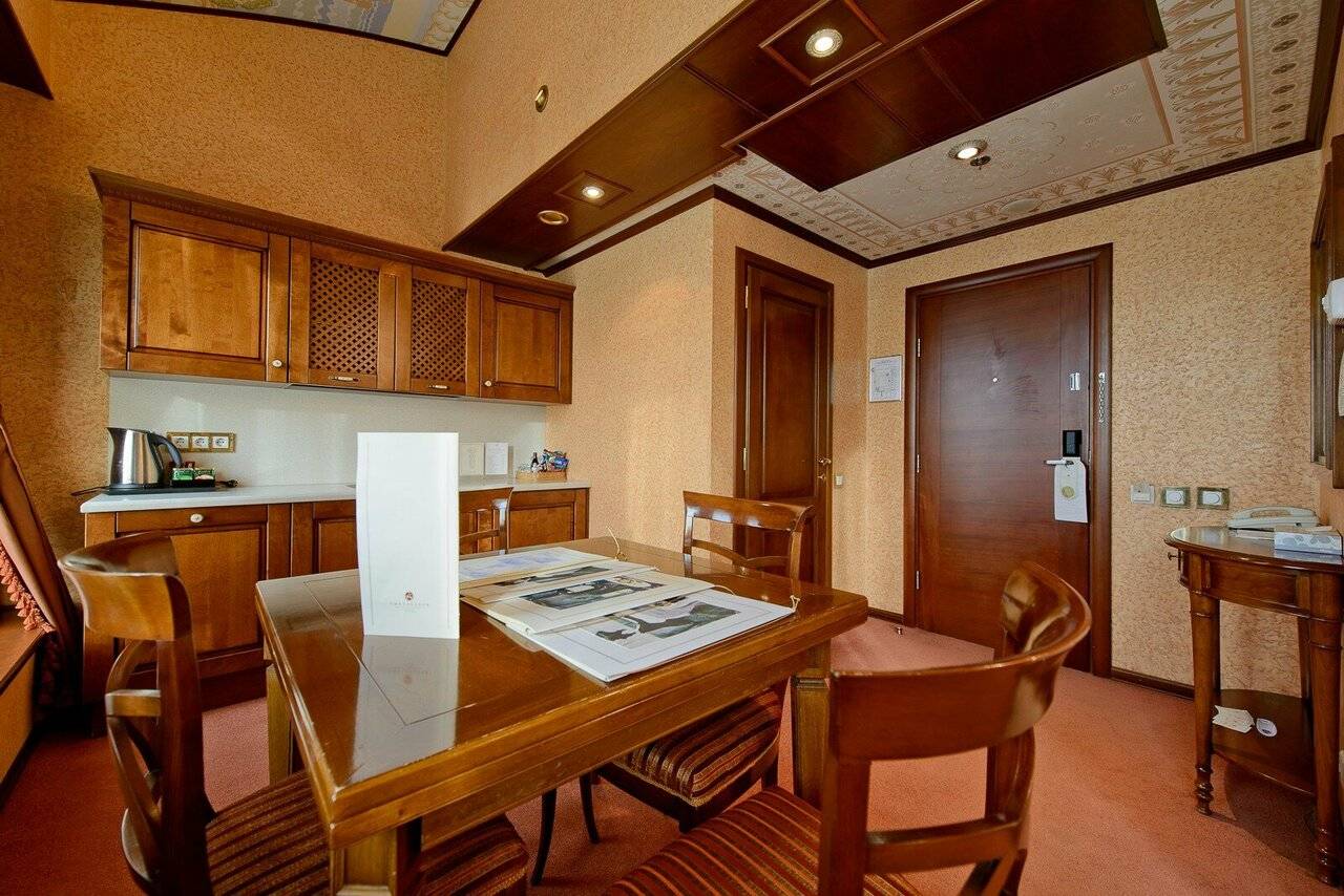 Фотографии номера Апартаменты «Римский-Корсаков» в Гостинице Амбассадор Санкт-Петербург