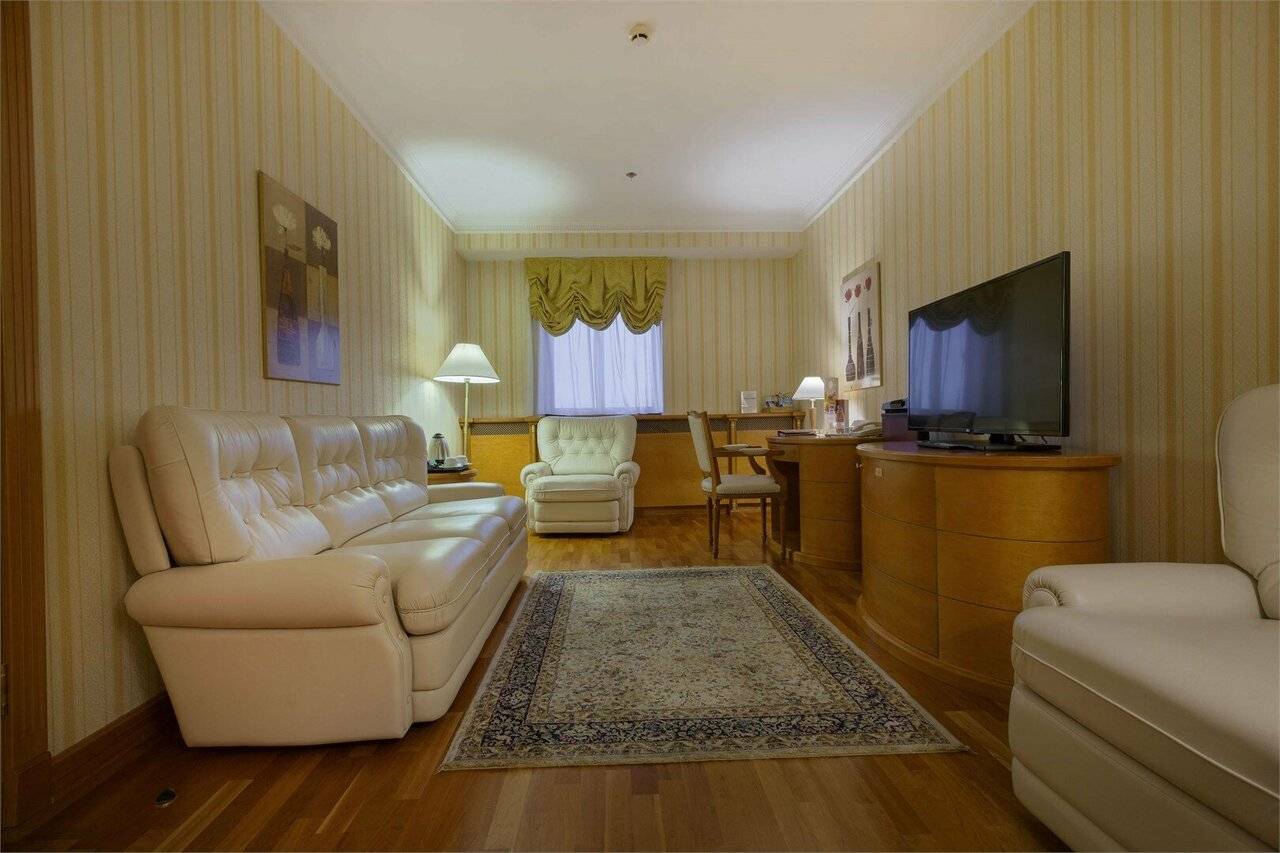 Фотографии номера Люкс в Гостинице Амбассадор Санкт-Петербург